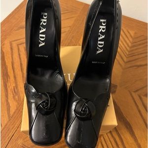 PRADA BLACK PUMPS AUTHENTIC STUNNING VINTAGE RARE ROSETTE DETAILS